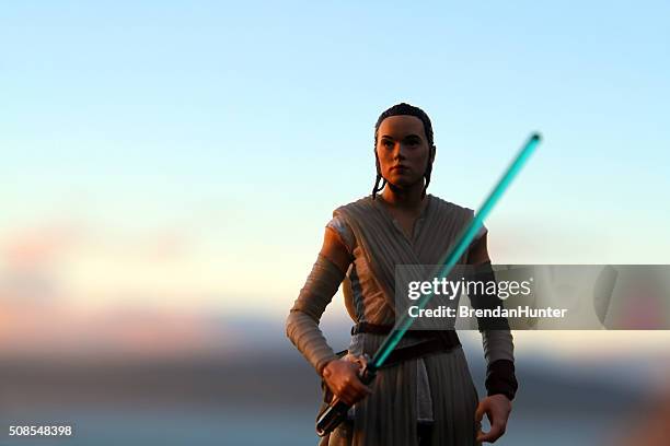 rey at the setting of the sun - rey star wars stock pictures, royalty-free photos & images