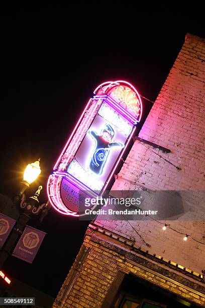 neon donuts - portland neon sign stock pictures, royalty-free photos & images