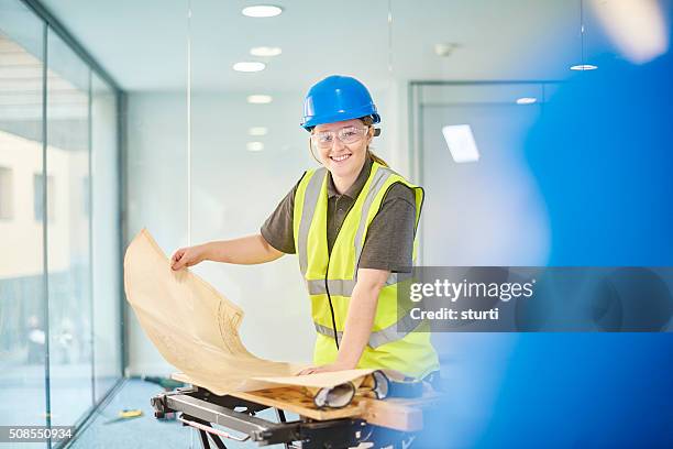 she loves her job - blue ventilation stock pictures, royalty-free photos & images