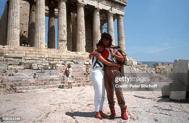 "Costa Cordalis, Ehefrau Ingrid Cordalis am in Athen, Griechenland. "