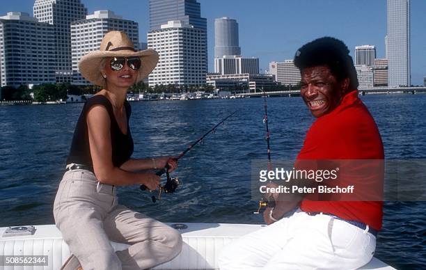 "Daliah Lavi, Roberto Blanco, private Bootsfahrt während Promotion-Reise seiner spanisch gesungenen LP ""Por tu amor"" am in Miami, USA. "