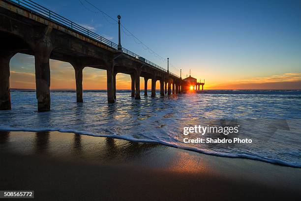 light under pier 02 - manhattan beach stock-fotos und bilder