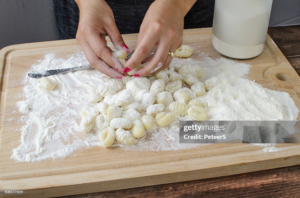 Making pasta gnocchi