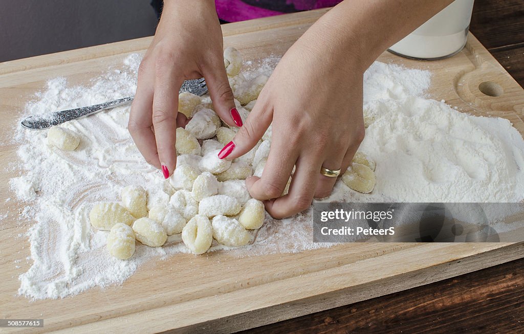 Making pasta gnocchi