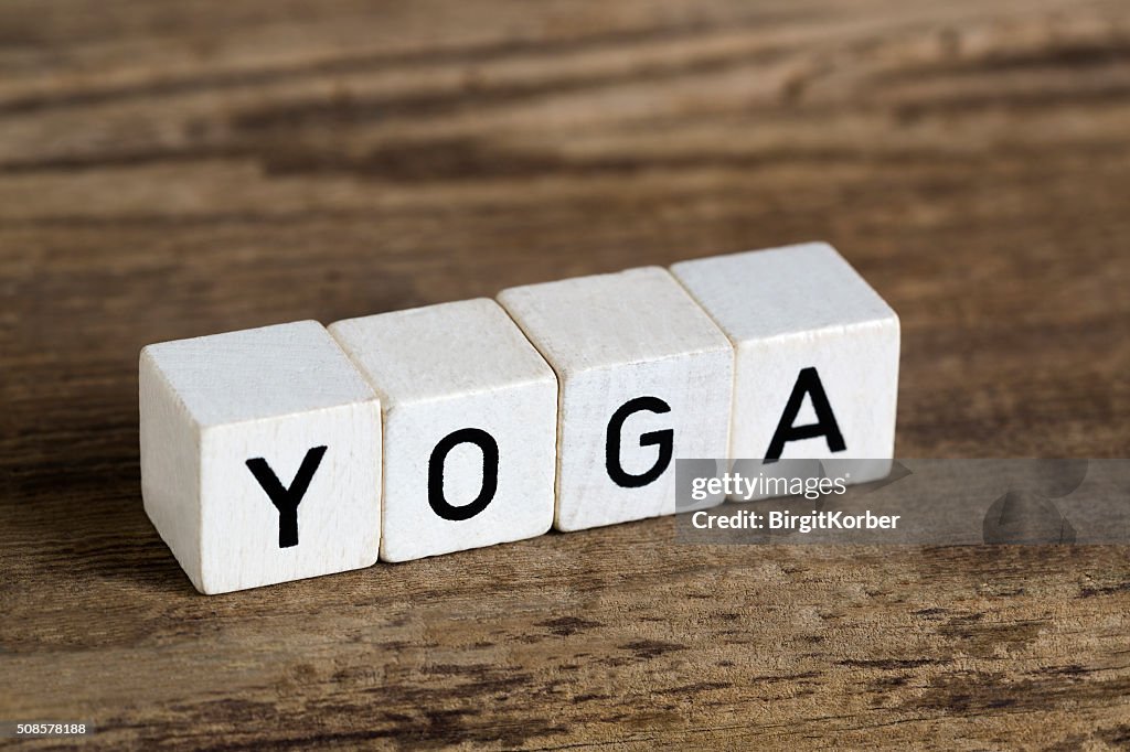 Das Wort Yoga schriftliche in Würfel