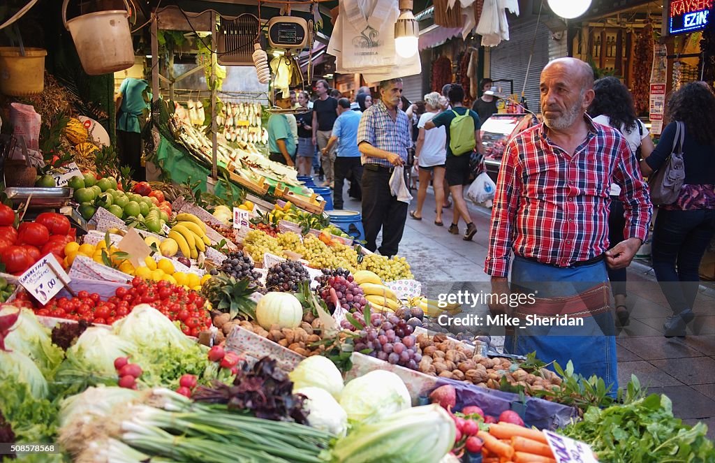 フルーツと ベジタリアン 市場のブースイスタンブールで