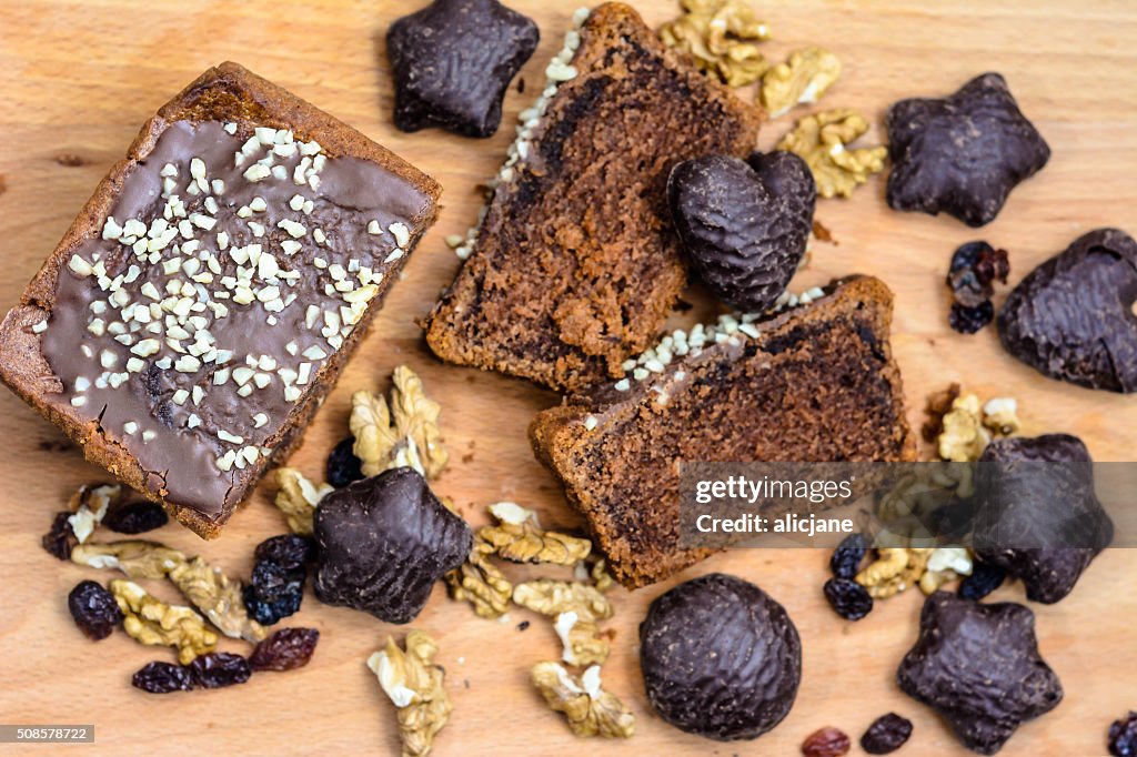 Chocolate cake and gingerbread on wooden table.