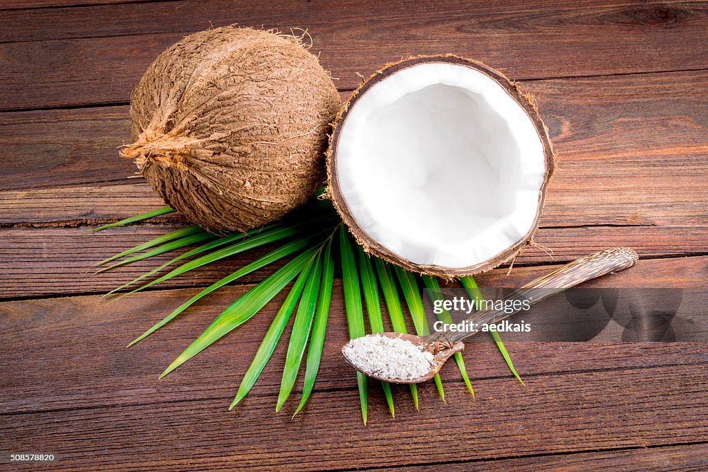 Close up of a coconut and grounded coconut flakes