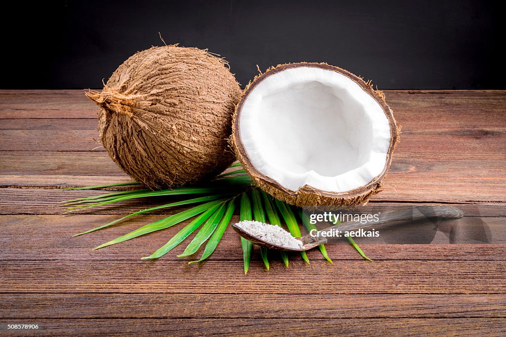 Close up of a coconut and grounded coconut flakes