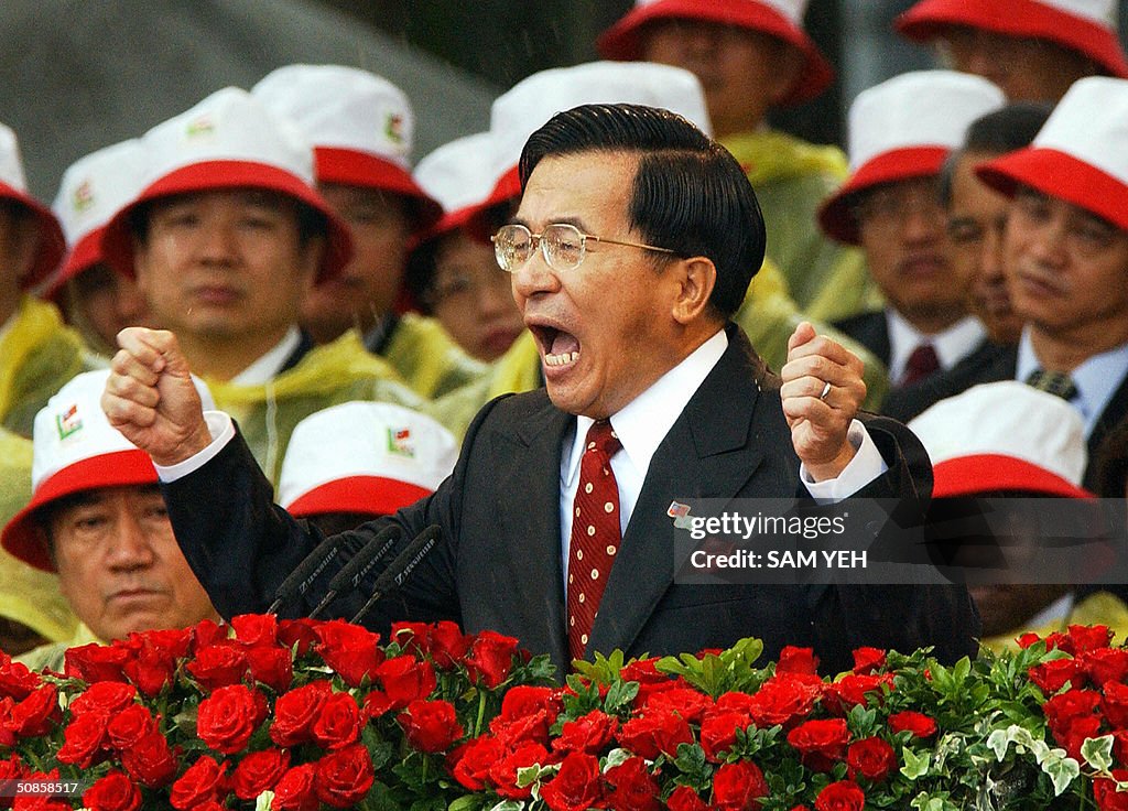 Taiwan President Chen Shui-bian gestures