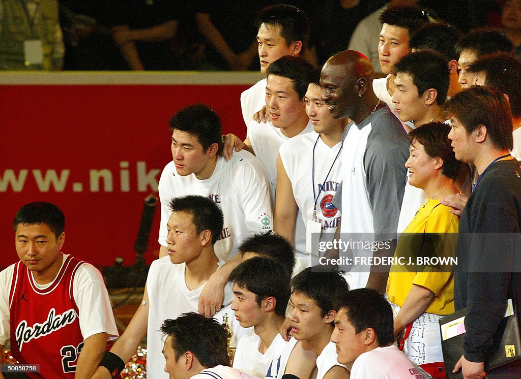 Players from the jubilant Shenyang #31 H