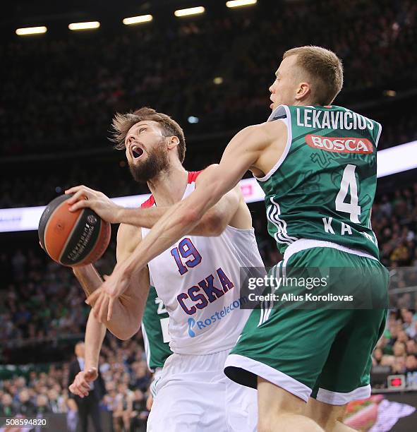 Joel Freeland, #19 of CSKA Moscow competes with Lukas Lekavicius, #4 of Zalgiris Kaunas in action during the Turkish Airlines Euroleague Basketball...