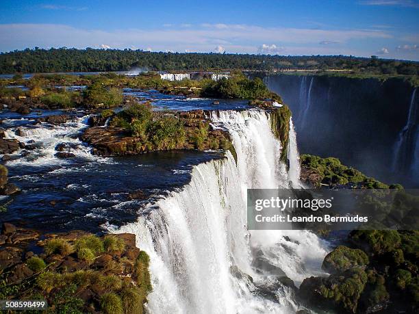 iguazu falls between argentina and brazil - leandro bermudes stock pictures, royalty-free photos & images