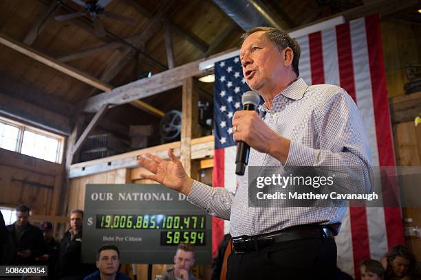 Ohio Governor and Republican presidential candidate John Kasich speaks at a town hall style meeting on February 5, 2016 in Hollis, New Hampshire....