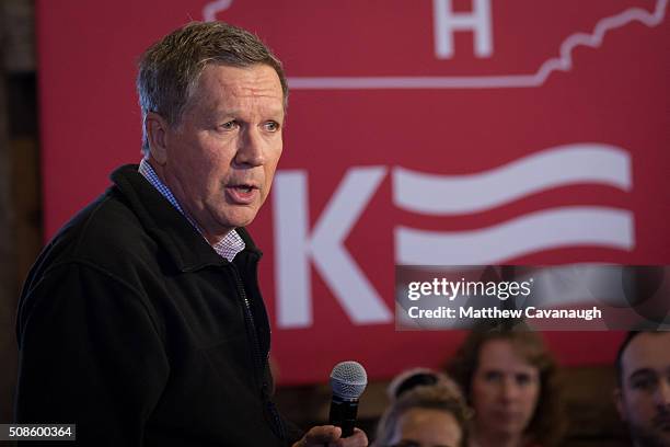 Ohio Governor and Republican presidential candidate John Kasich speaks at a town hall style meeting on February 5, 2016 in Hollis, New Hampshire....