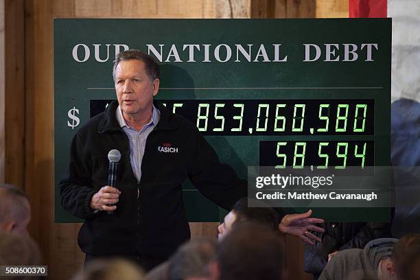Ohio Governor and Republican presidential candidate John Kasich speaks at a town hall style meeting on February 5, 2016 in Hollis, New Hampshire....