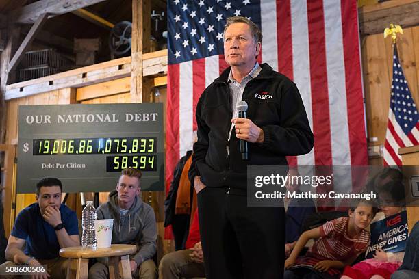Ohio Governor and Republican presidential candidate John Kasich speaks at a town hall style meeting on February 5, 2016 in Hollis, New Hampshire....