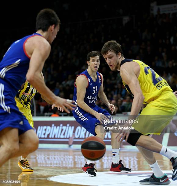 Thomas Heurtel of Anadolu Efes in action during the Turkish Airlines Euroleague Basketball Top 16 Round 6 game between Anadolu Efes and Fenerbahce at...