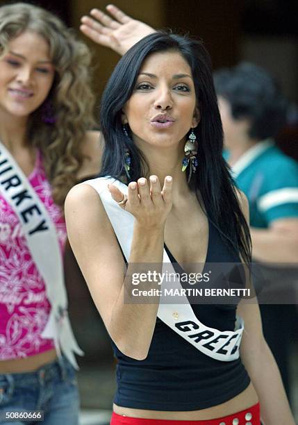 Miss Greece Valia Kakouti blows a kiss to photographers 20 May 2004, in Quito City. The Miss Universe 2004 contest will take place 01 June 2003. AFP...