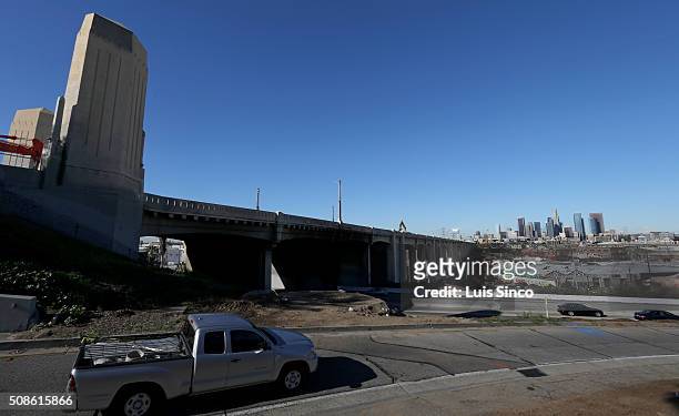 Section of the 101 Freeway east of downtown Los Angeles will be closed this weekend as crews begin the demolition of the portion of the Sixth Street...
