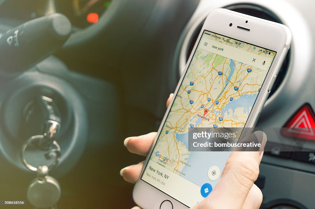 Smartphone-mapping im Auto
