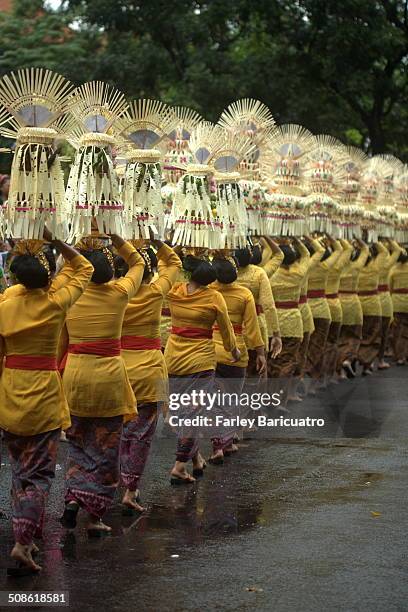 Women in traditional Balinese attire carry 4-foot offerings on their heads in 2013 Bali Arts Festival
