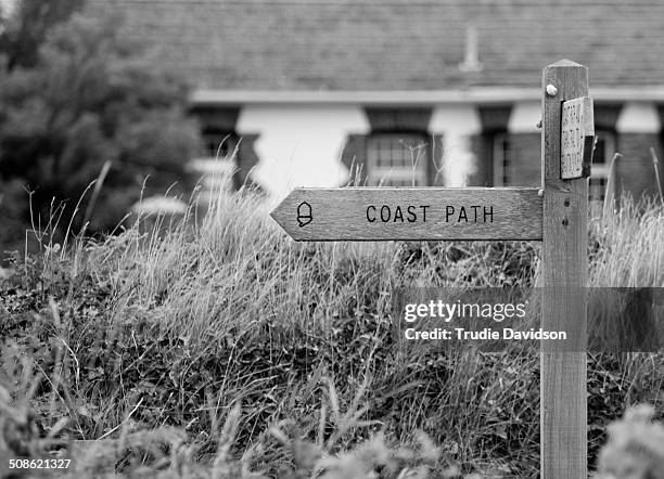 coast path signpost in devon - croyde bay stock pictures, royalty-free photos & images