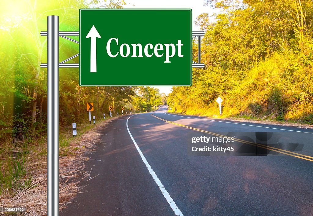 Cartello stradale concetto Strada di campagna e paesaggio