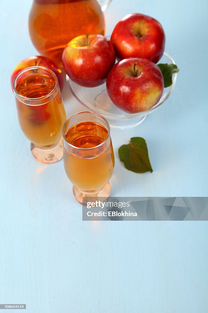 Apple juice and fresh red apples