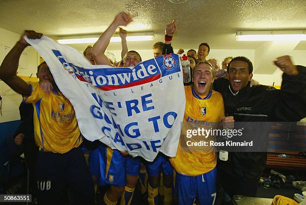 The Mansfield team celebrates after the penalty shoot-out of the Nationwide Division Three Play Off Semi Final, Second Leg between Mansfield Town and...