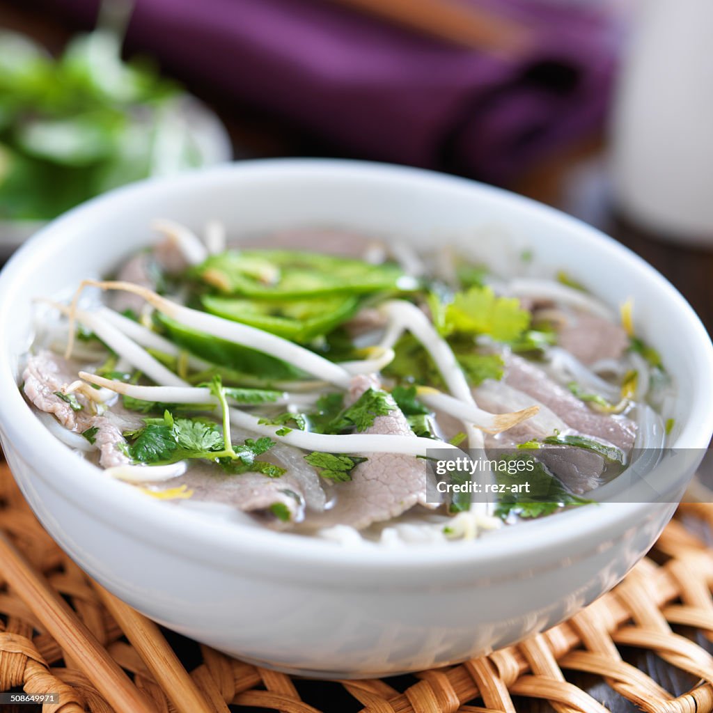 Heißen Schüssel pho und Reisnudeln mit Rindfleisch