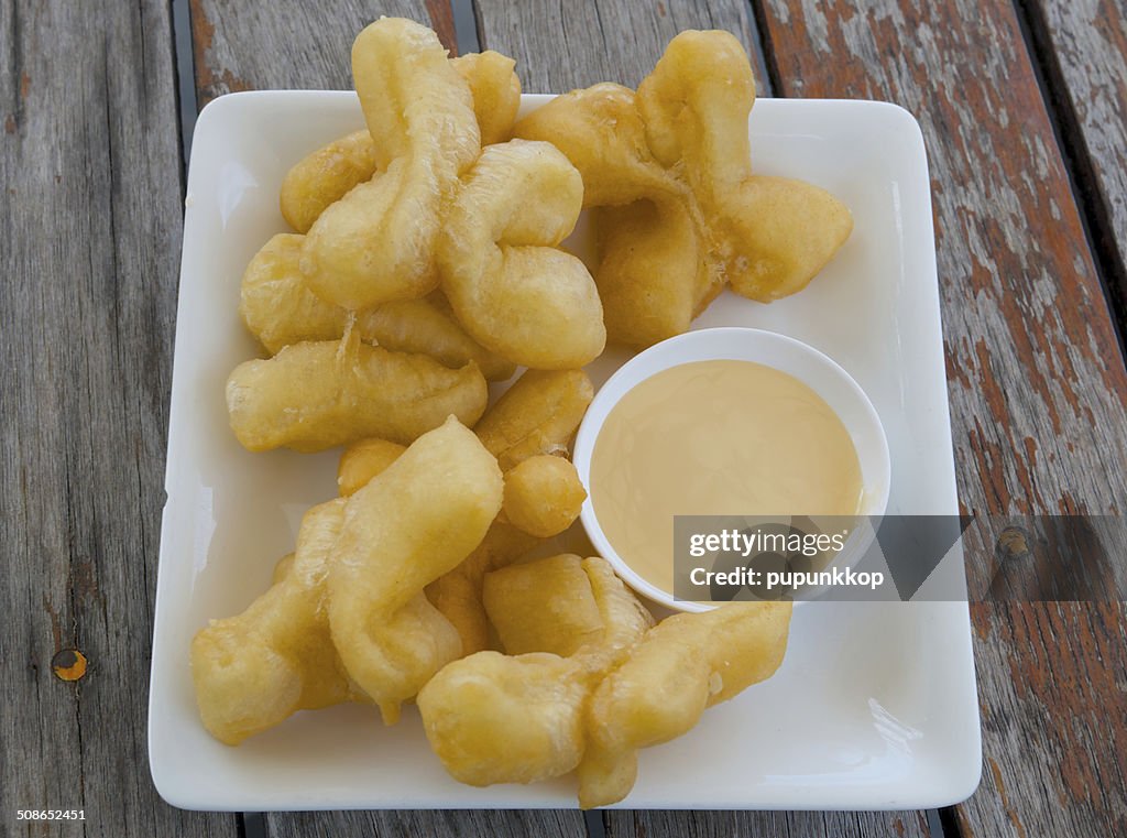 Deep-fried dough stick