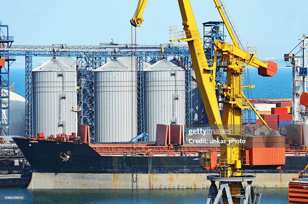 Cargo crane, ship and grain dryer