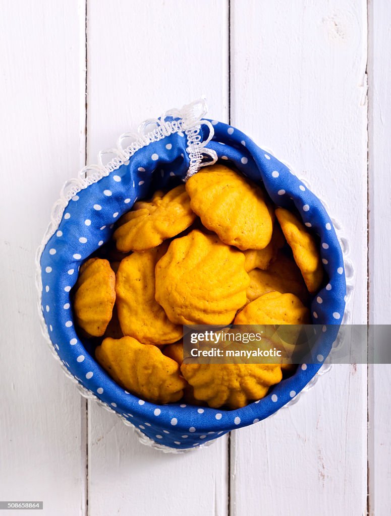 Cookies in a tin