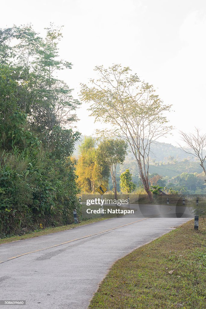 Estrada/caminho em Bo Kluea district, Nan Tailândia