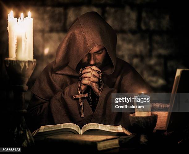 betender mönch - christian monks stock-fotos und bilder