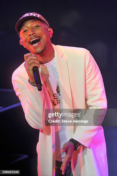Winning artist Pharrell performs following the 2015 Pepsi Rookie of the Year Award Ceremony at the 2015 Pepsi Rookie of the Year Award Ceremony at...