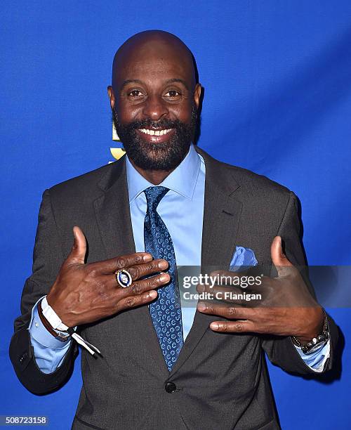 Jerry Rice Retires From The Nfl Photos and Premium High Res Pictures ...