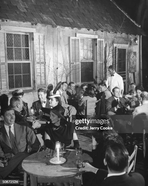 People eating at the Cafe Lafitte.