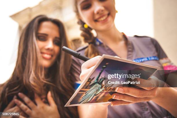 teenager schreiben auf einer postkarte - postcards stock-fotos und bilder