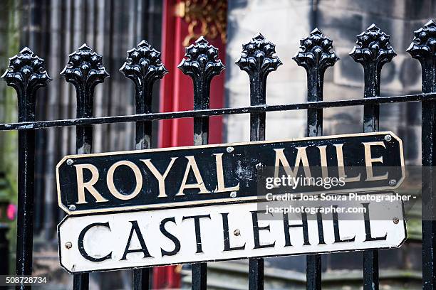 royal mile street sign - joas souza stock pictures, royalty-free photos & images