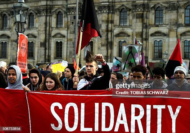 People have gathered in Dresden on February 6, 2016 to protest against a mass rally of the Pegida movement . / AFP / TOBIAS SCHWARZ