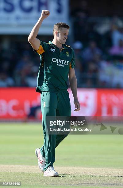 Morne Morkel of South Africa celebrates dismissing England captain Eoin Morgan during the 2nd Momentum ODI between South Africa and England at St...