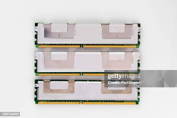 random access memory - bauteil zur oberflächenmontage stock-fotos und bilder