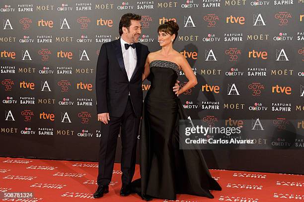 Javier Bardem and wife Penelope Cruz attend Goya Cinema Awards 2016 at Madrid Marriott Auditorium on February 6, 2016 in Madrid, Spain.