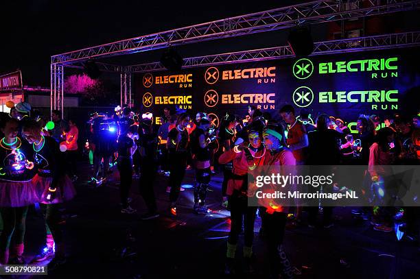 checking each others glowing gimmicks at the electric run - ndsm stock pictures, royalty-free photos & images