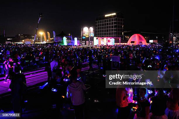 partytime before electric run amsterdam - ndsm stock pictures, royalty-free photos & images