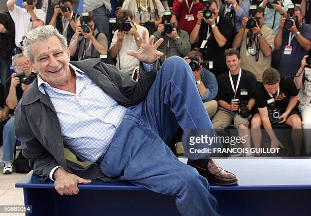 Egyptian director Youssef Chahine poses during a photo call for the film "Alexandria...New York", 21 May 2004, at the 57th Cannes Film Festival in...