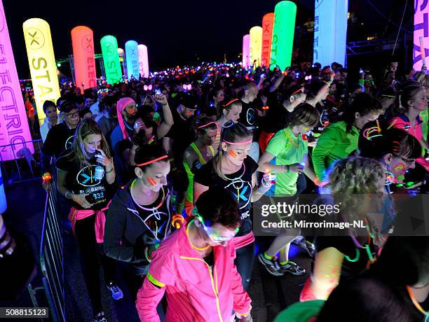 start of the amsterdam electric run - ndsm stockfoto's en -beelden