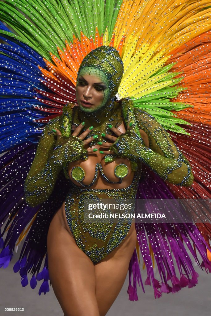 TOPSHOT-BRAZIL-CARNIVAL-SAO PAULO-PARADE-MOCIDADE ALEGRE